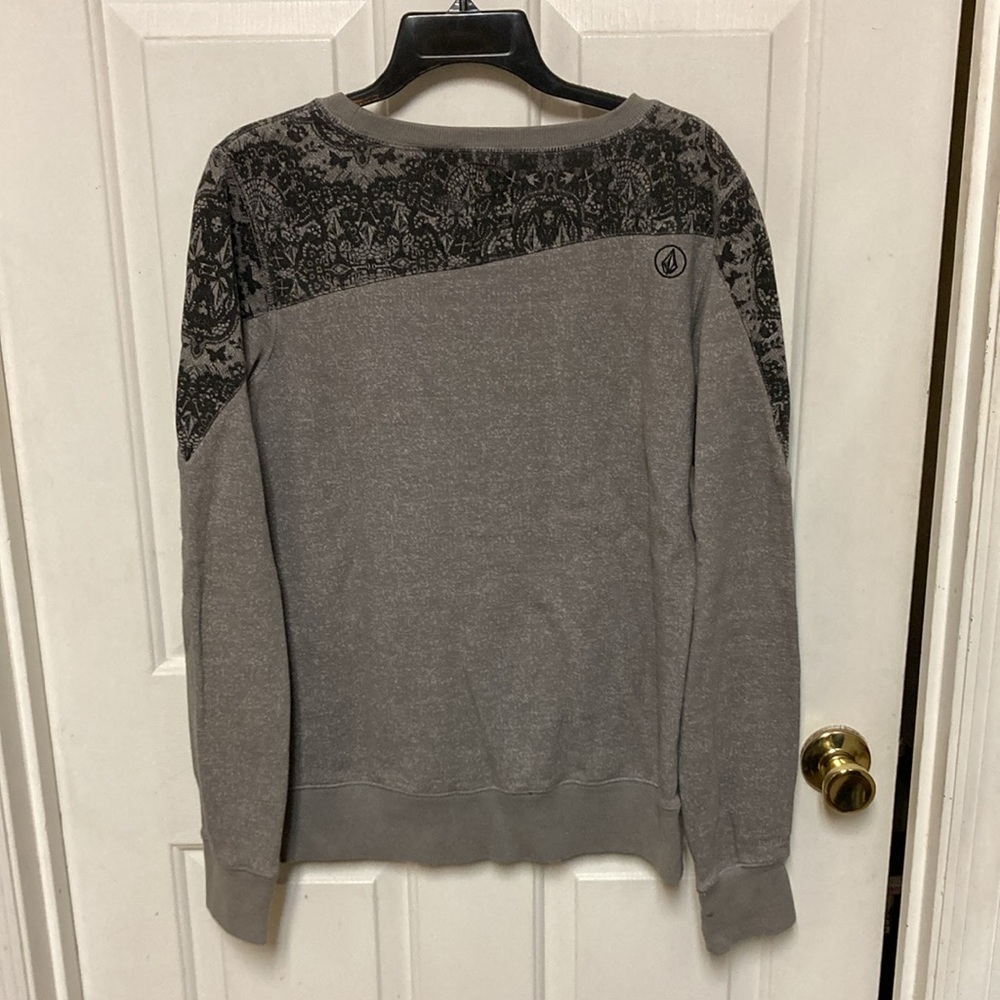3/$20 bundle and save… 
Cute pullover large - Picture 7 of 11